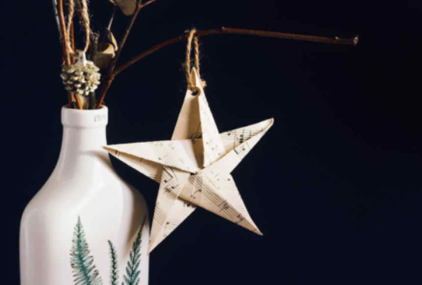 3. adventtisunnuntain jumalanpalvelus Koristetähti joulukuusessa
