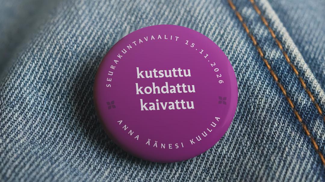 Kuvassa rintamerkki, jossa teksti 
